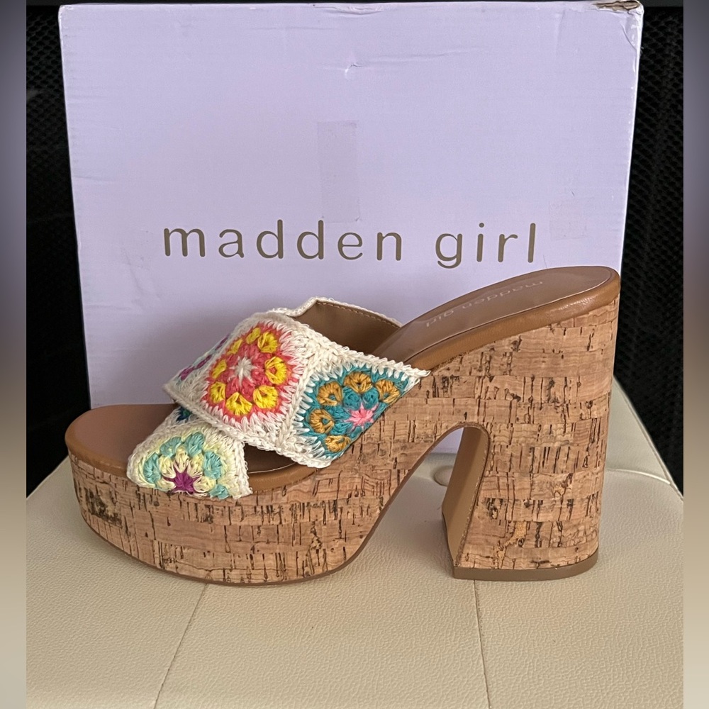 B10 MADEN GIRL Rambler Crisscross Crochet Platform Sandals Size 7.5M